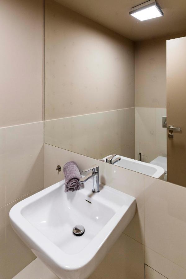 New Luxury Apt With Ac&Parking In The Center Of Prague Apartment Exterior photo